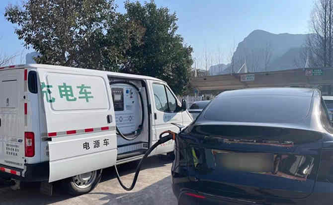 若尔盖汽车搭电